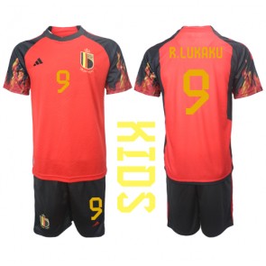 Belgien Romelu Lukaku #9 Replika Babytøj Hjemmebanesæt Børn VM 2022 Kortærmet (+ Korte bukser)